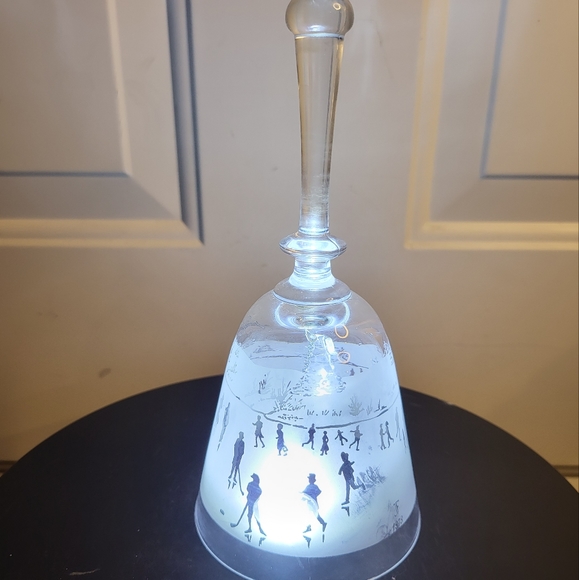 Fenton Crystal Winter Skating Scene Bell 1978 - Picture 7 of 9